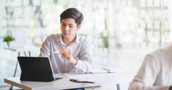 女人走伤官生财大运嫁少夫,七杀时上一位贵的条件